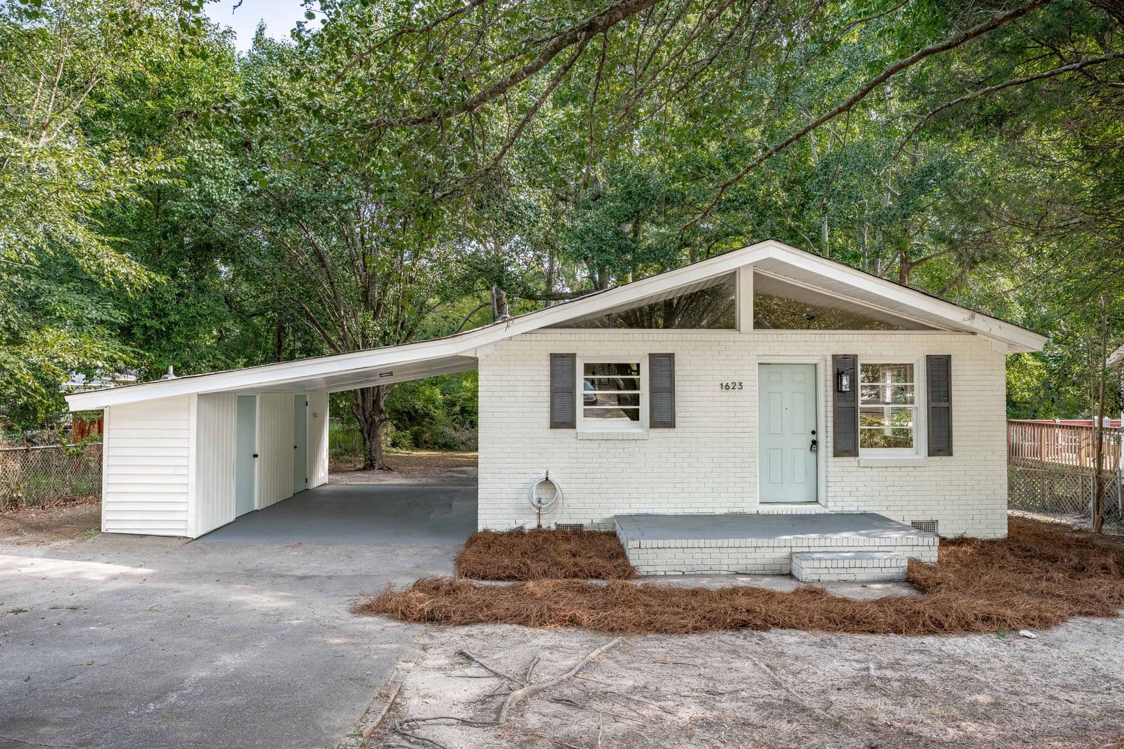 Columbia House: 1623 Long Shadow Ln
