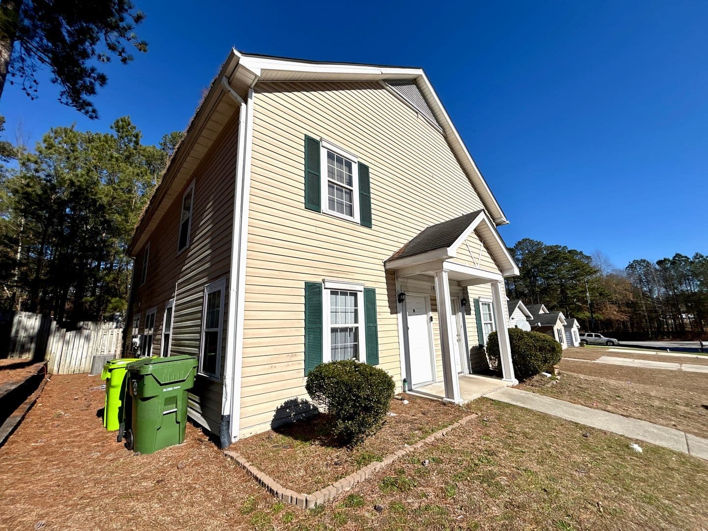 Columbia Multiplex: 102 Winterberry Ln. - Apt B