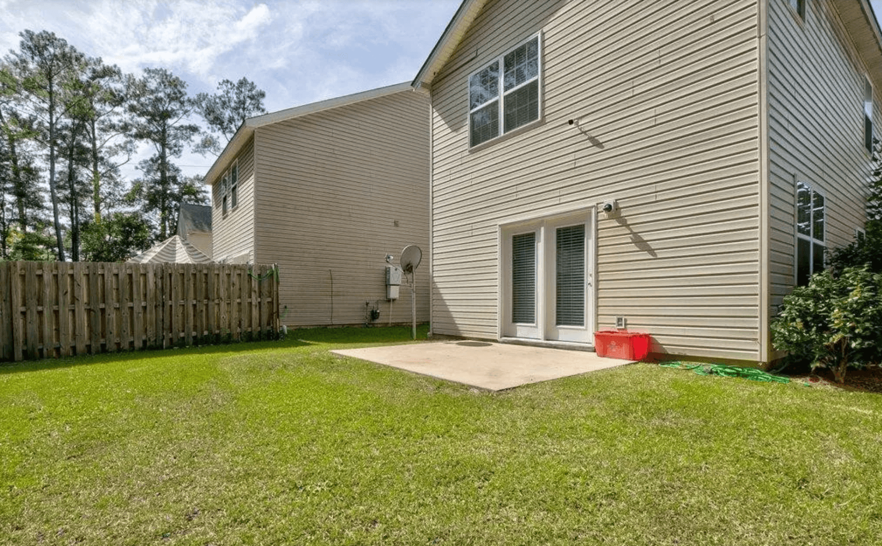 Columbia House: 106 Sageland Place