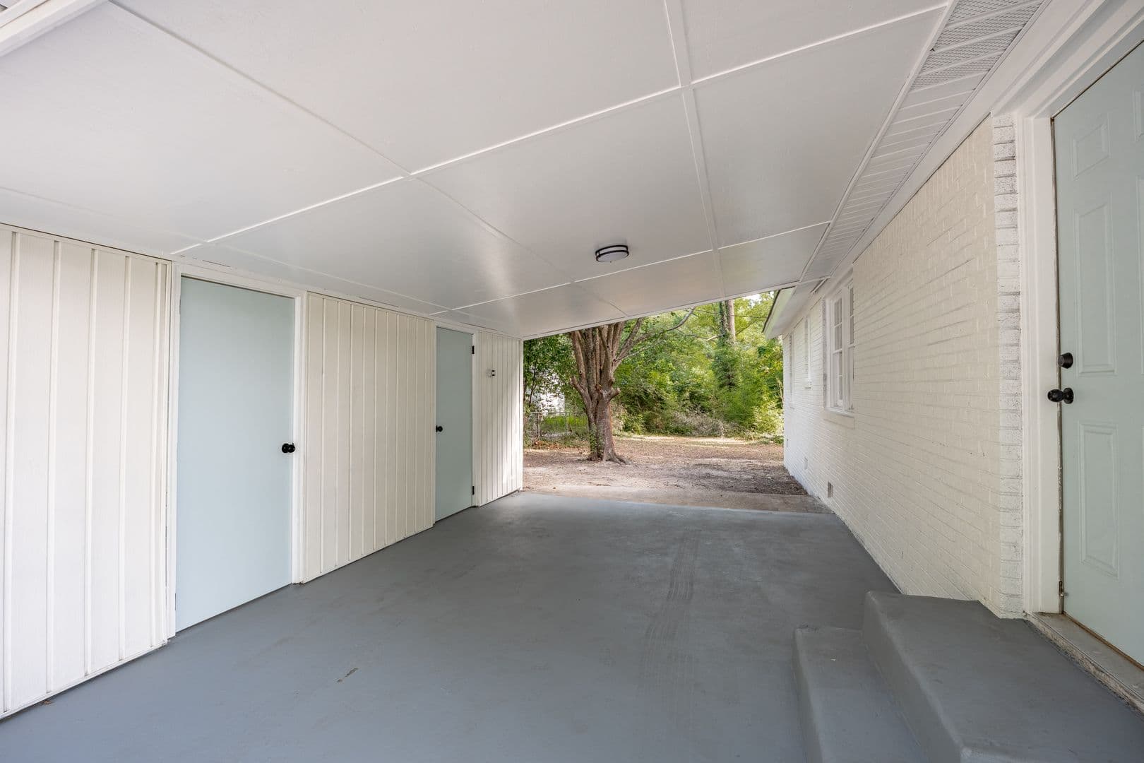 Columbia House: 1623 Long Shadow Ln