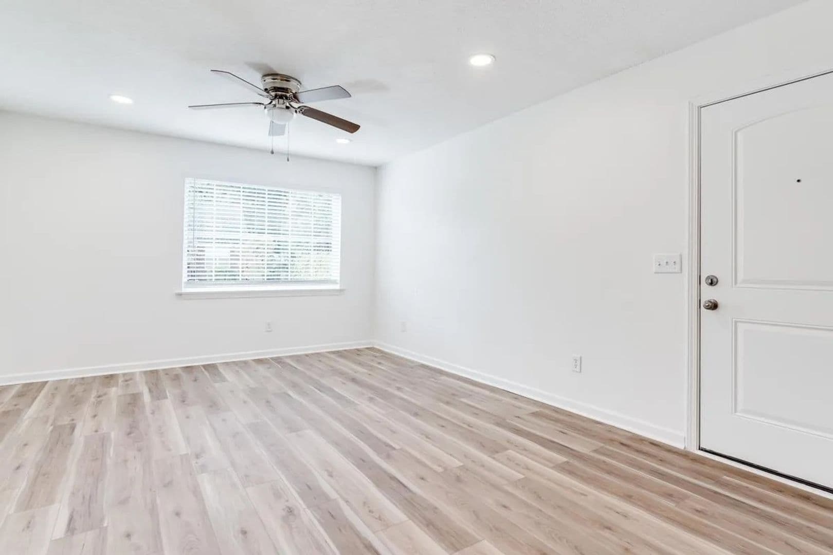 Columbia Apartment: 2925 Hope Ave - 2925-11