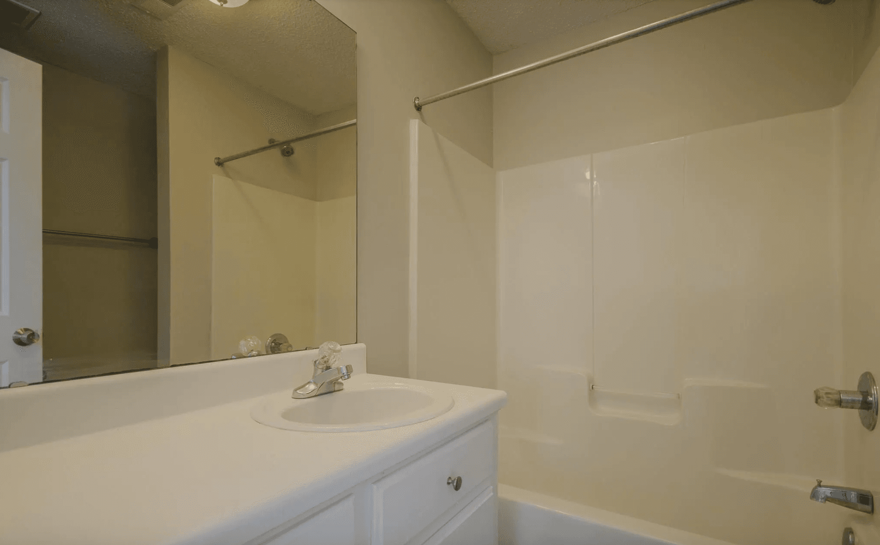Columbia Multiplex: 102 Winterberry Ln. - Apt B