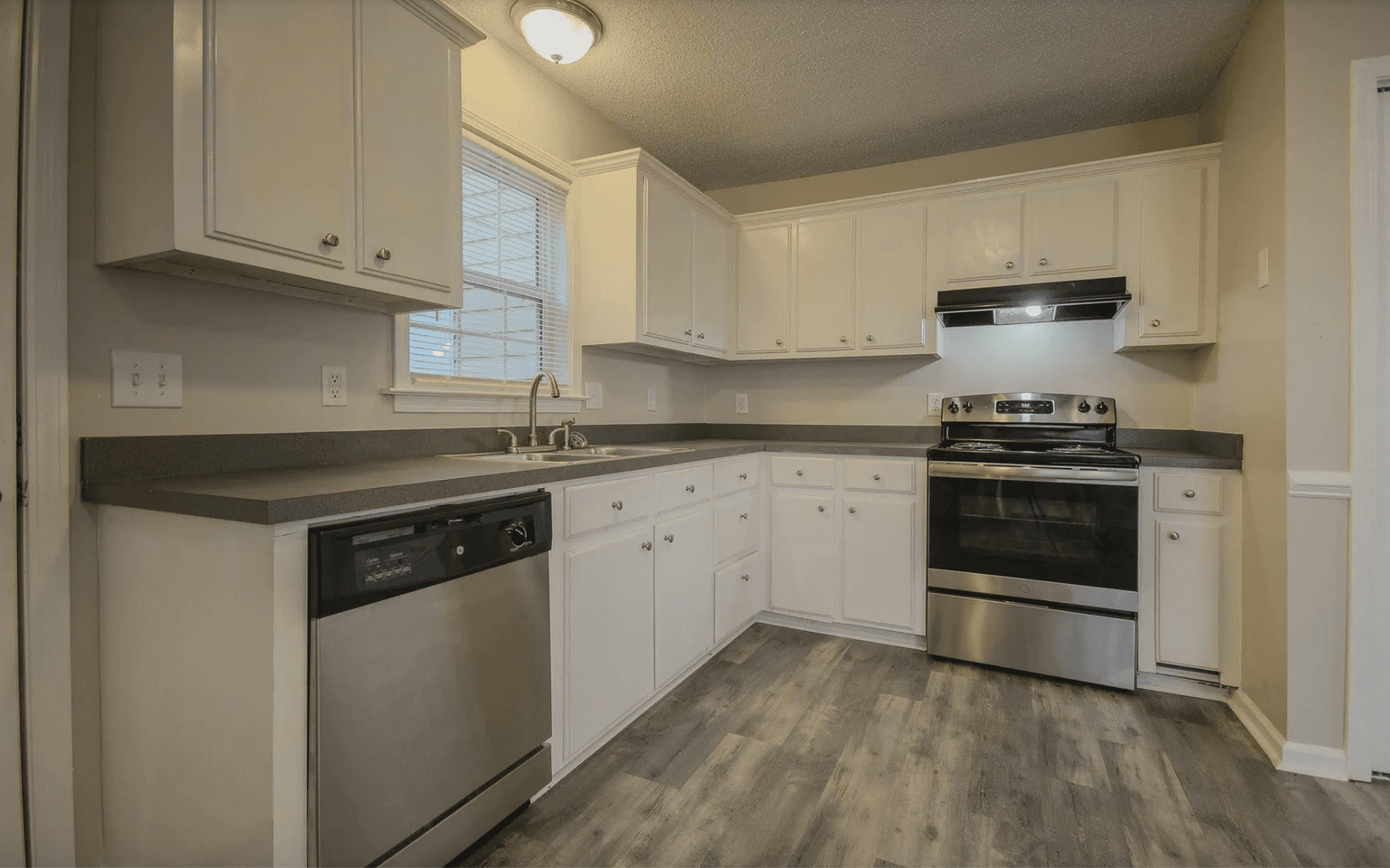 Columbia Multiplex: 102 Winterberry Ln. - Apt B