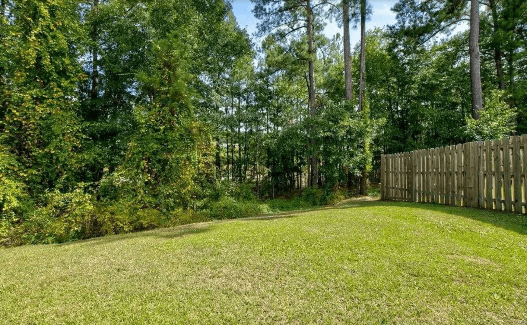 Columbia House: 106 Sageland Place