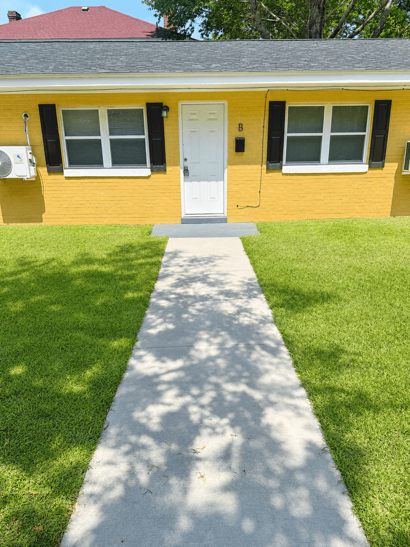 Columbia Multiplex: 2201 Washington St.  - Unit B