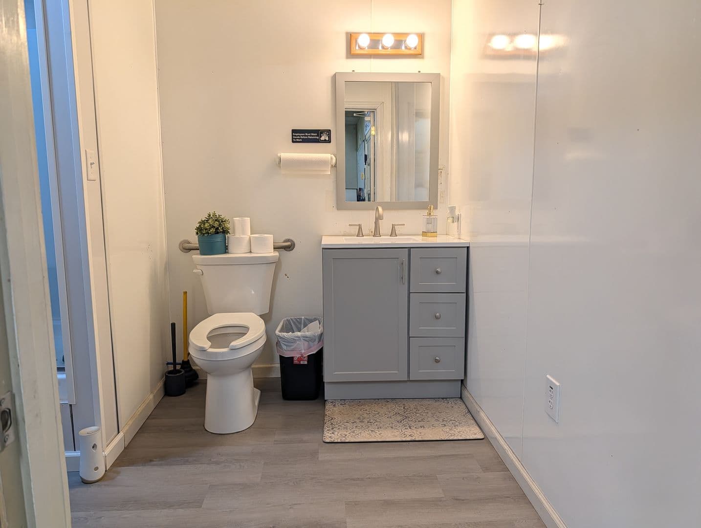 Lancaster Apartment: 1500 Wilson Avenue