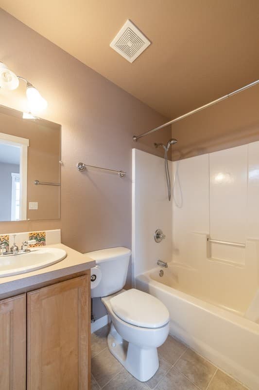 Redmond Apartment: 1127 NW 17th St.