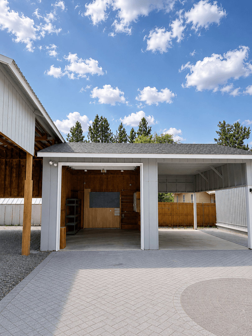 Bend House: 61456 SE Brosterhous Rd.