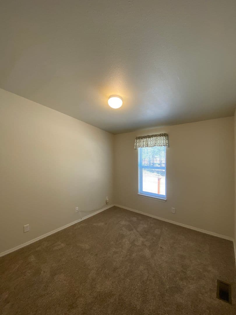 La Pine House: 52515 Pine Dr.