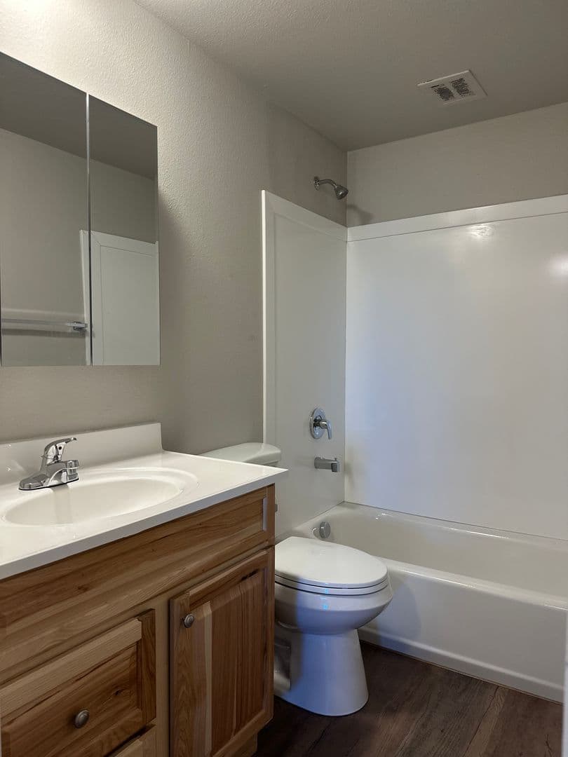 Prineville Apartment: 131 NW Deer St.