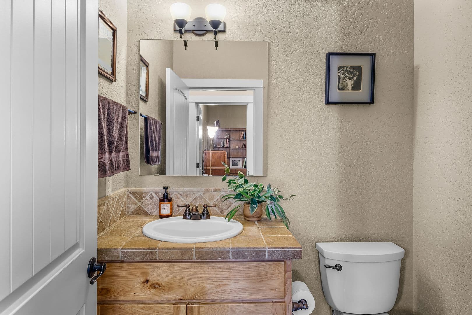 La Pine House: 53591 Brookie Way