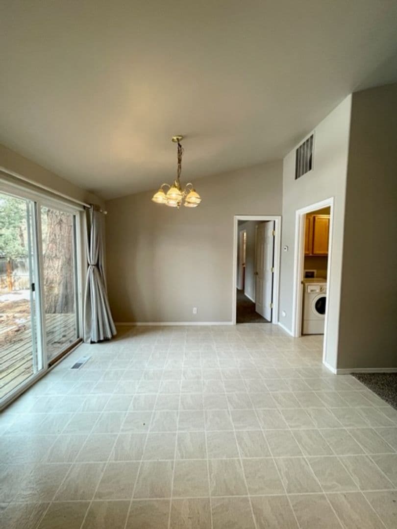 Bend House: 1157 SW Silver Lake Blvd