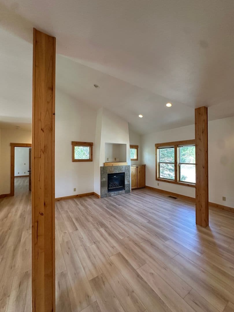 Bend House: 115 NW Mt. Washington Dr.
