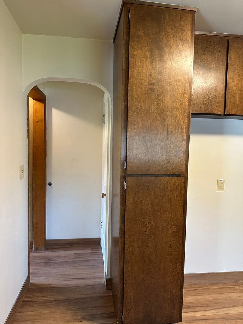 Bend House: 61456 SE Brosterhous Rd.