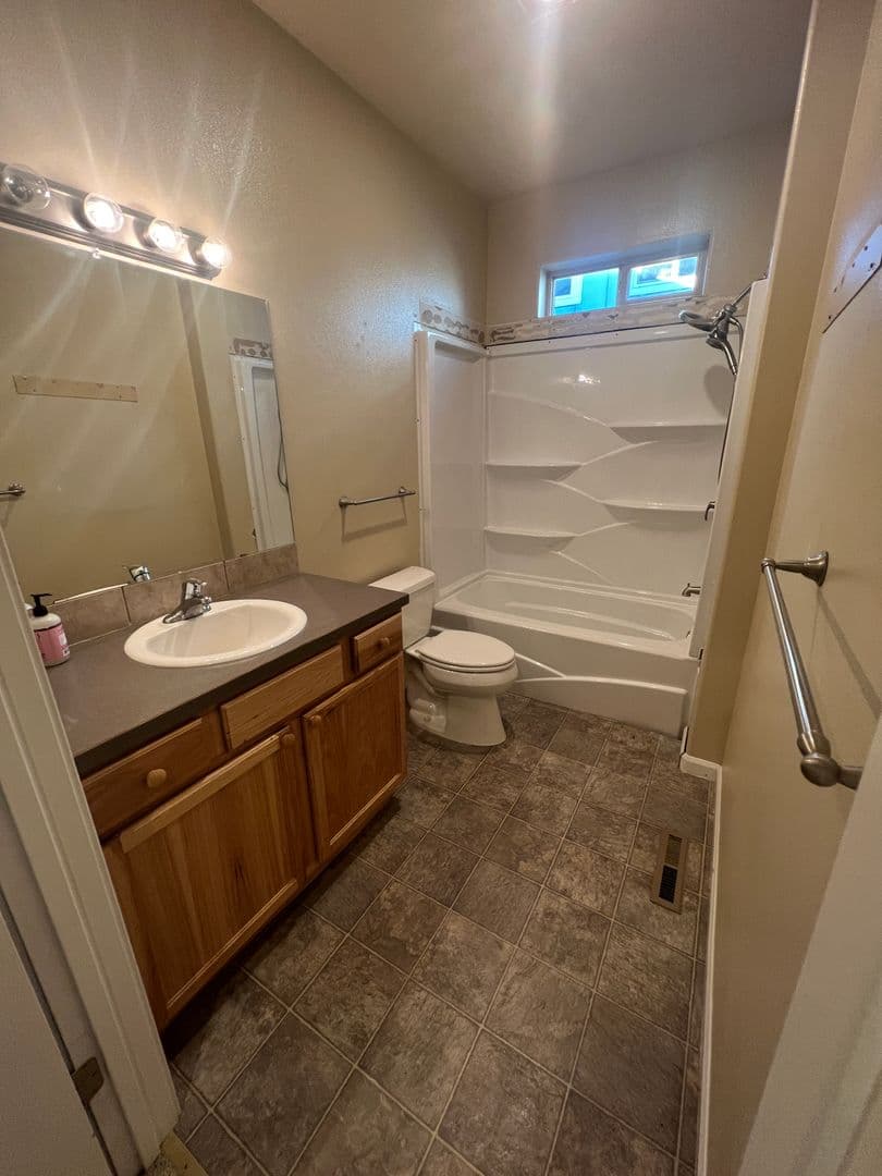 Bend Apartment: 2301 NE Mary Rose Pl.