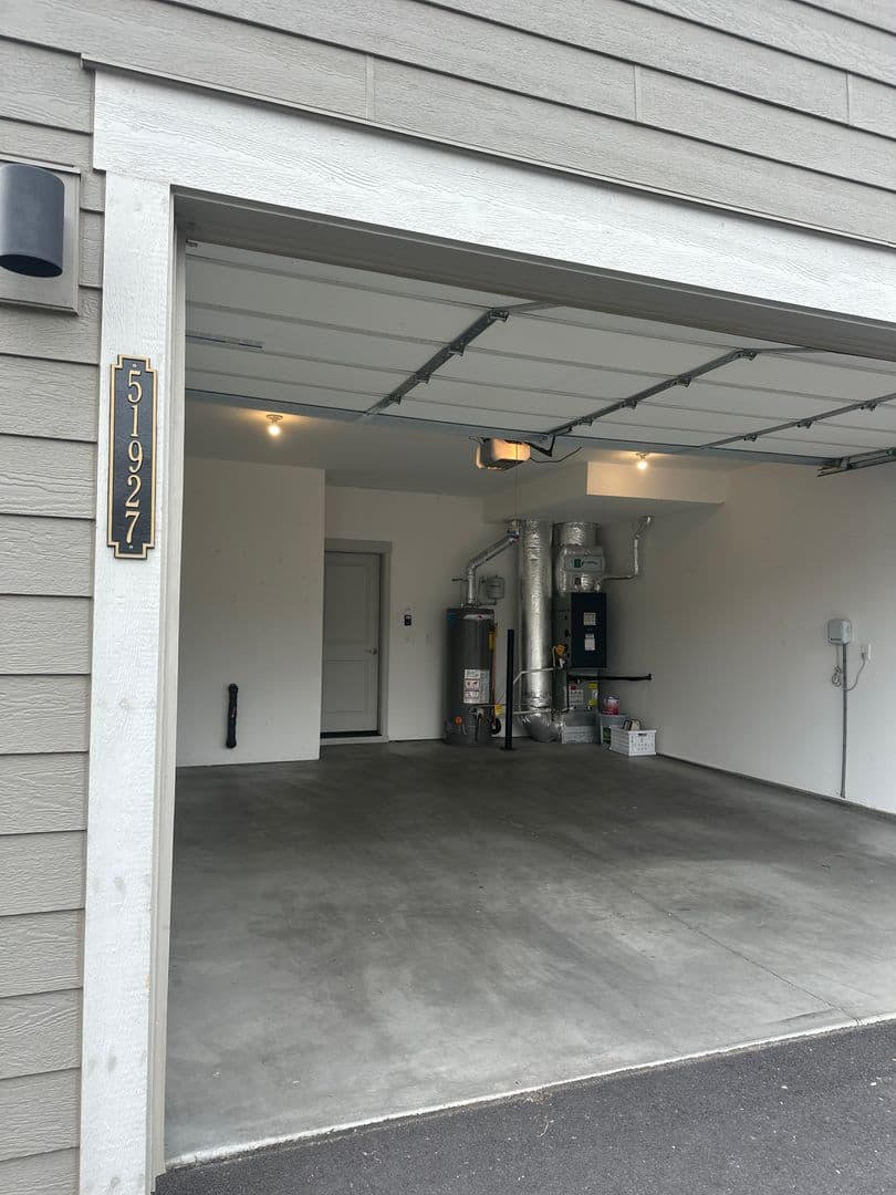 La Pine House: 51927 Lumberman Lane