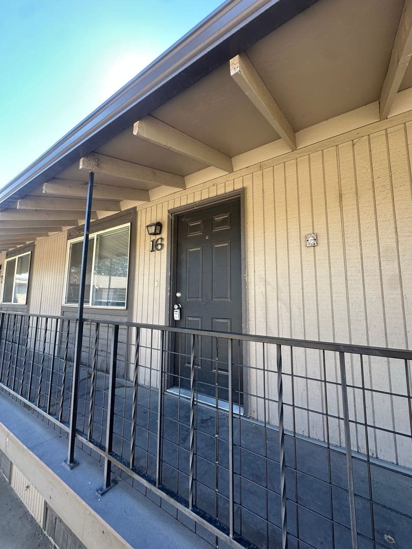 Prineville Apartment: 131 NW Deer St.