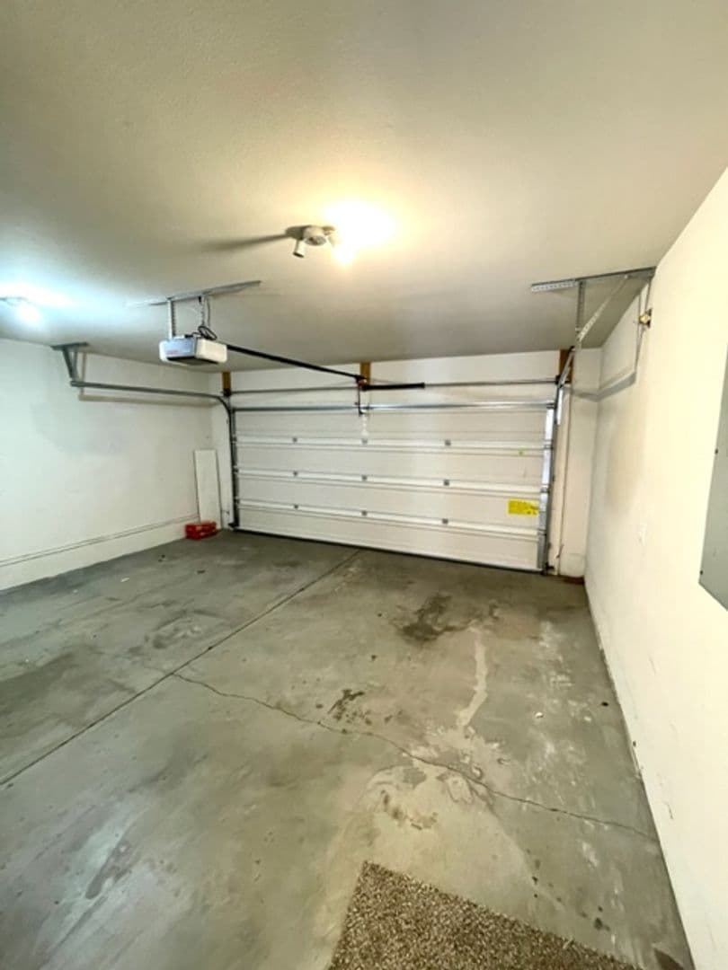 Bend House: 1157 SW Silver Lake Blvd