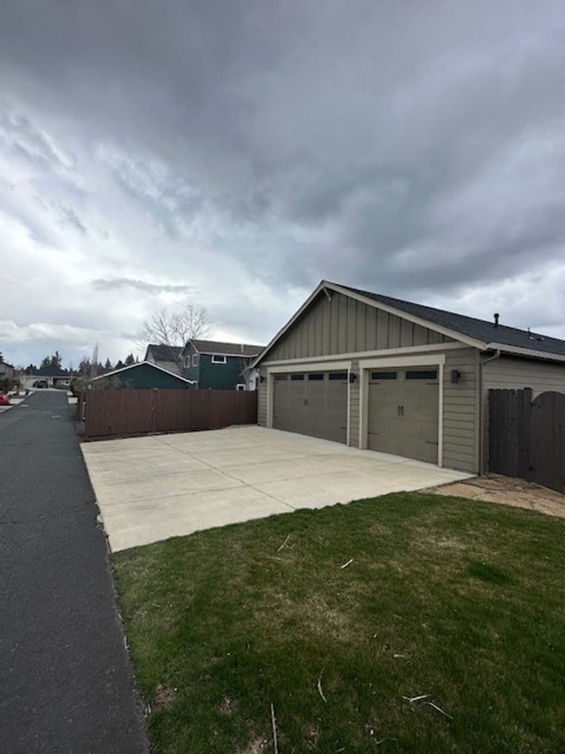 Bend House: 63266 Newhall Pl.