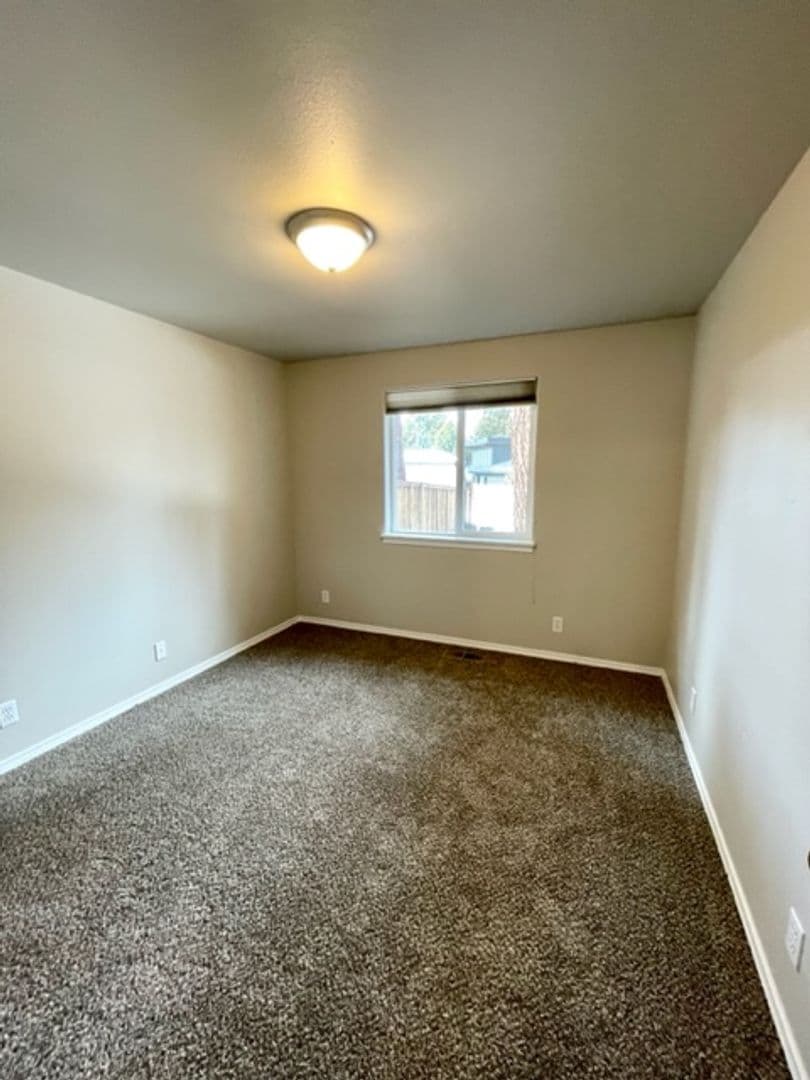 Bend House: 1157 SW Silver Lake Blvd