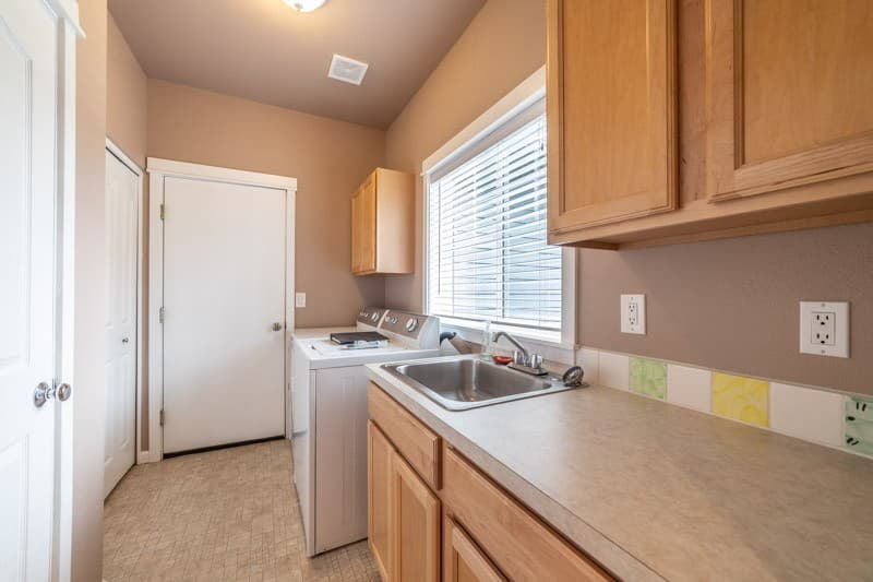 Redmond Apartment: 1127 NW 17th St.