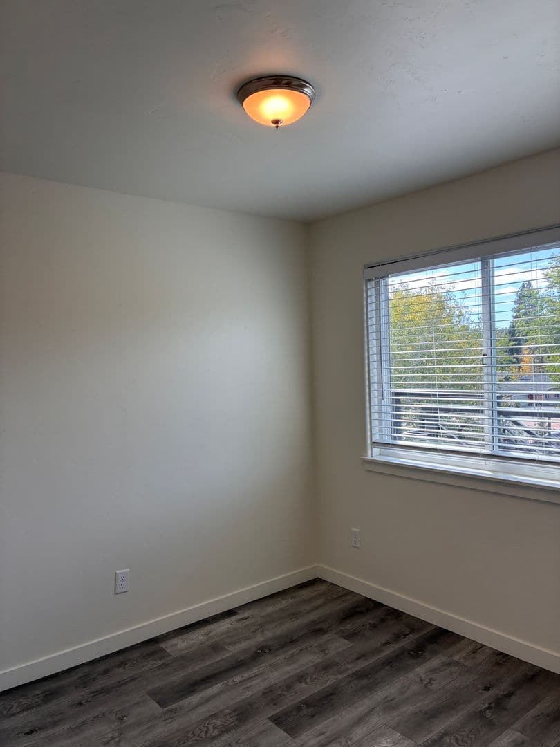 Bend Apartment: 1419 NW 8th St.