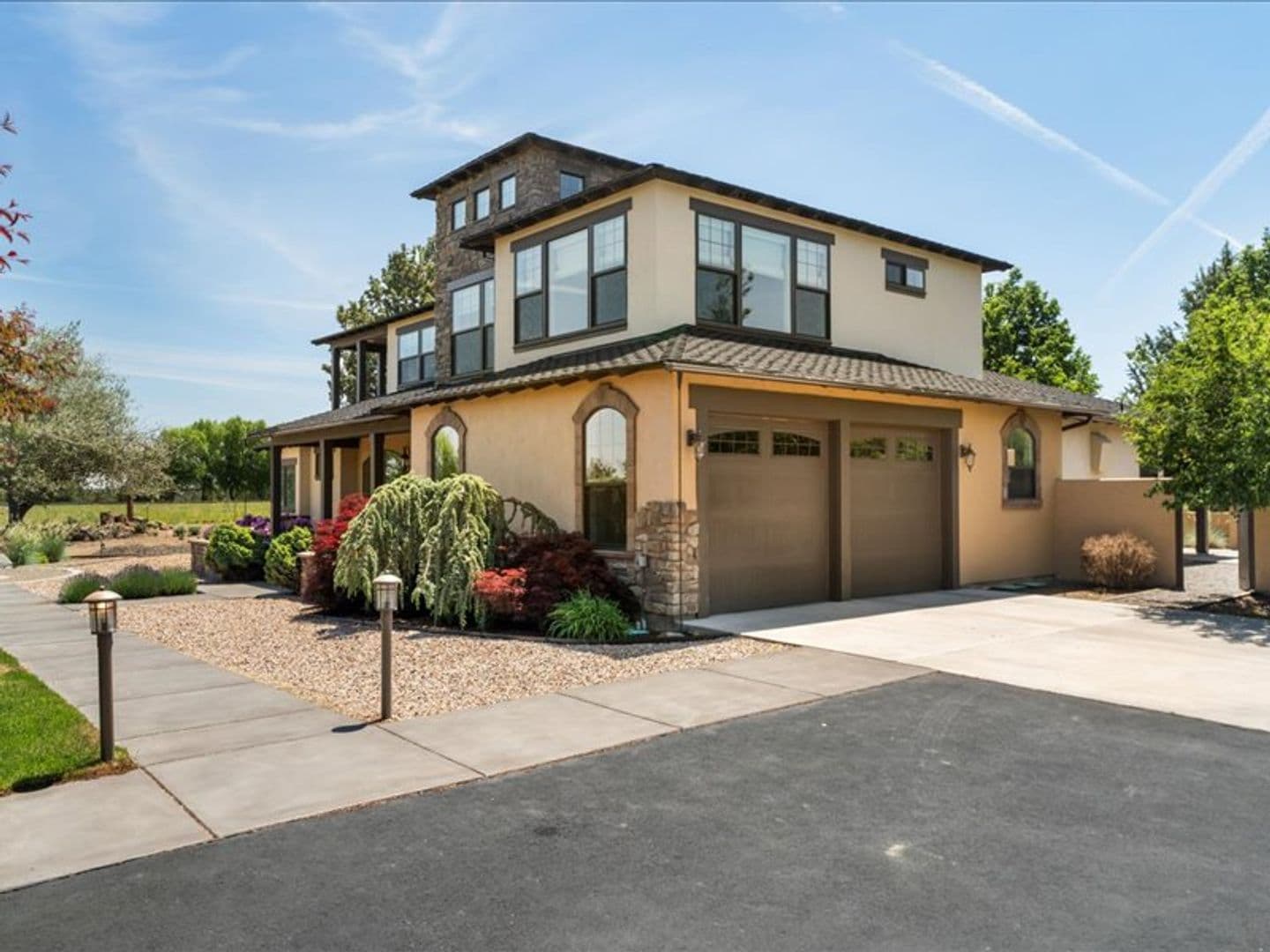 Bend House: 64420 Bailey Rd