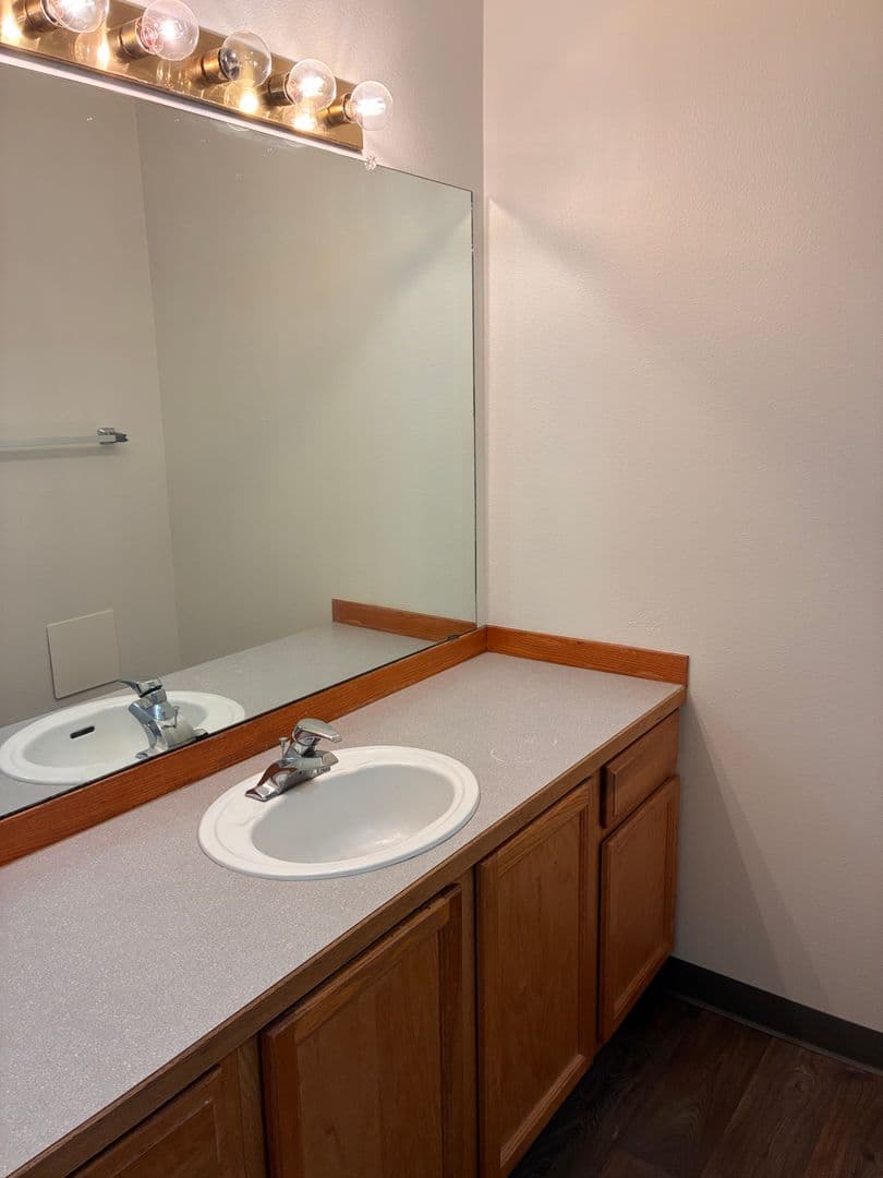 Bend Apartment: 762 NE Savannah Dr.