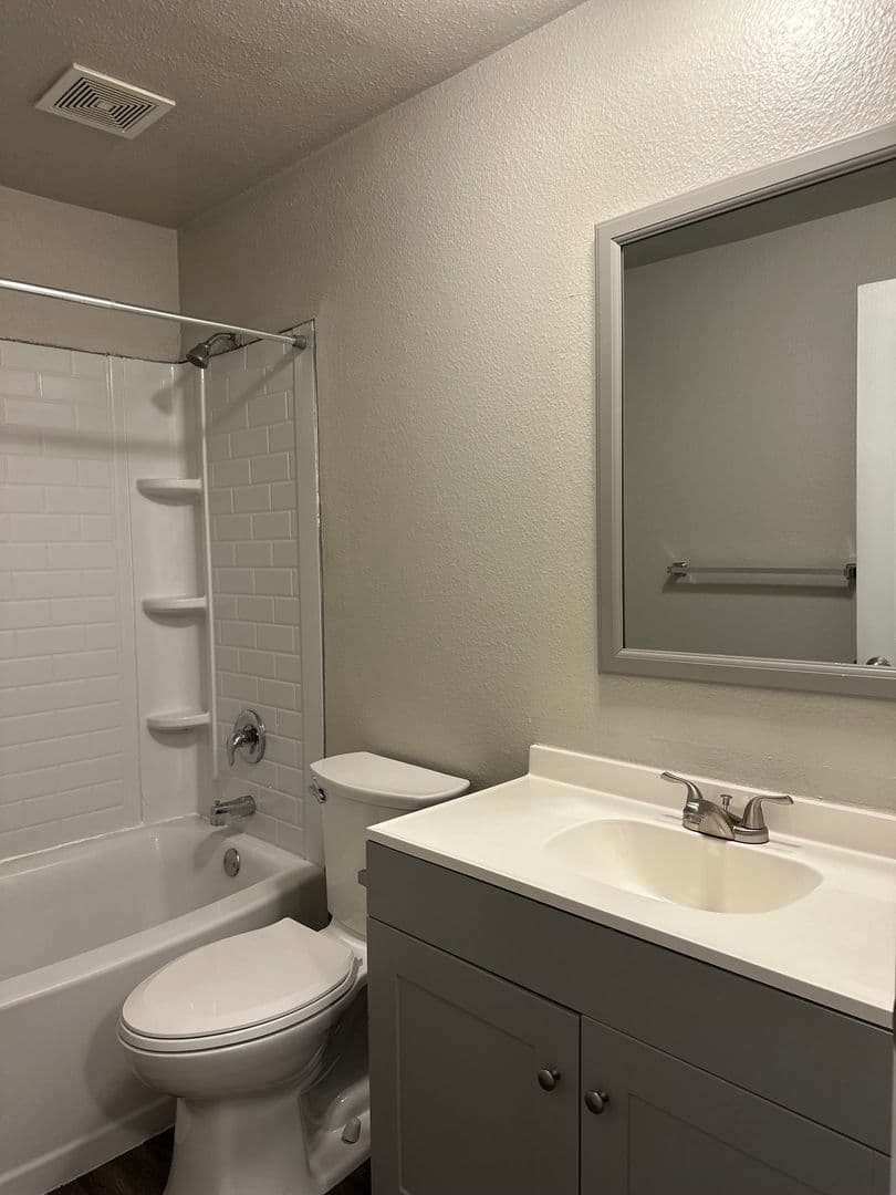 Prineville Apartment: 131 NW Deer St.
