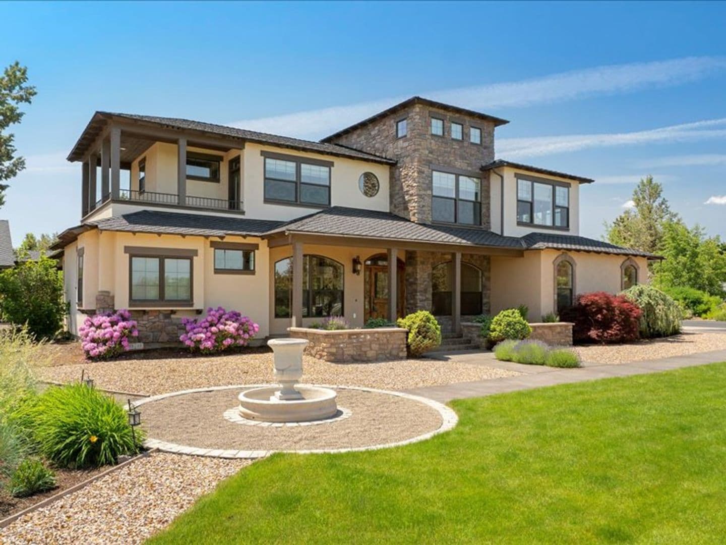 Bend House: 64420 Bailey Rd