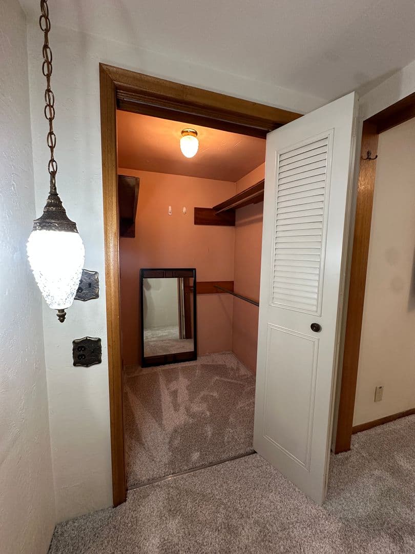 Bend House: 61456 SE Brosterhous Rd.