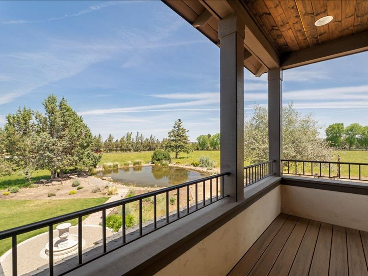 Bend House: 64420 Bailey Rd