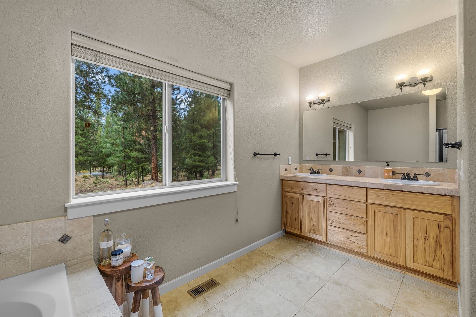 La Pine House: 53591 Brookie Way