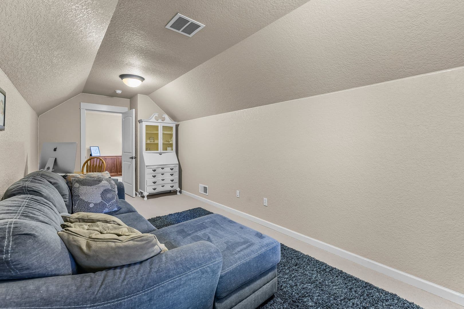 La Pine House: 53591 Brookie Way