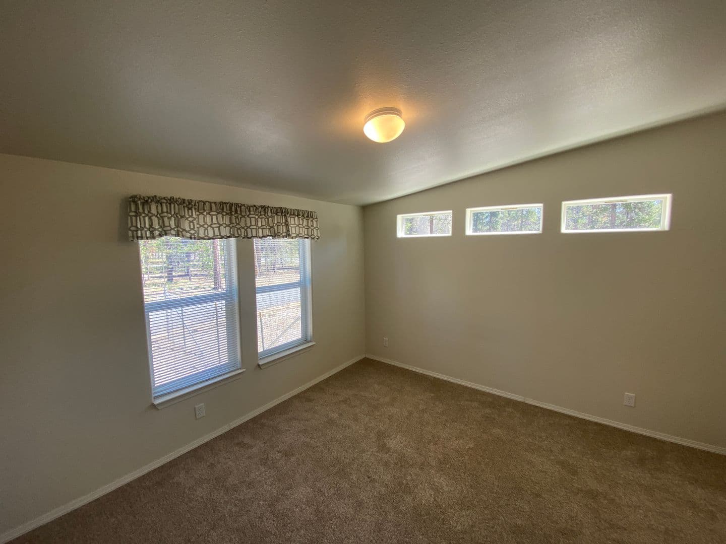 La Pine House: 52515 Pine Dr.