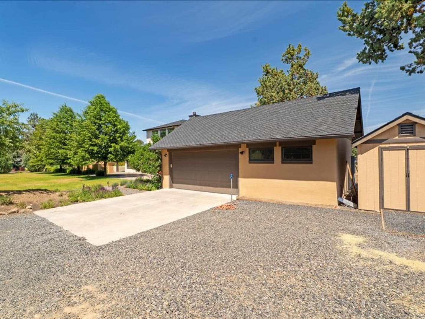 Bend House: 64420 Bailey Rd