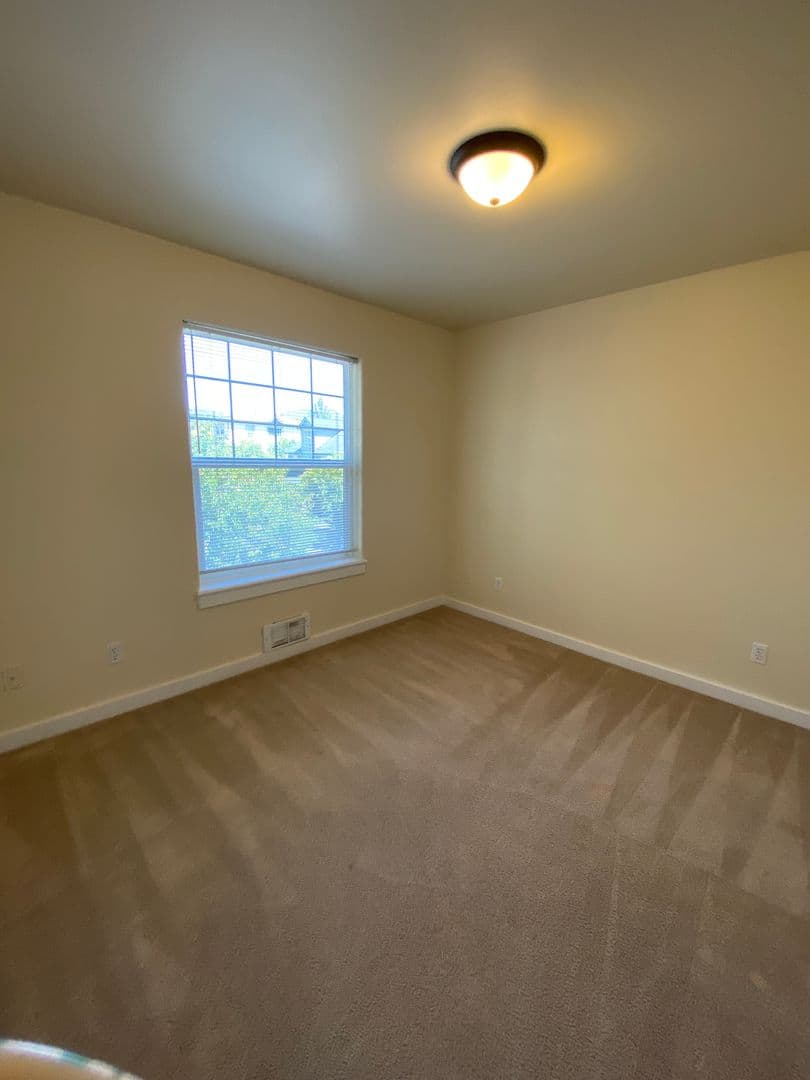Bend Apartment: 1743 NE Lotus Drive