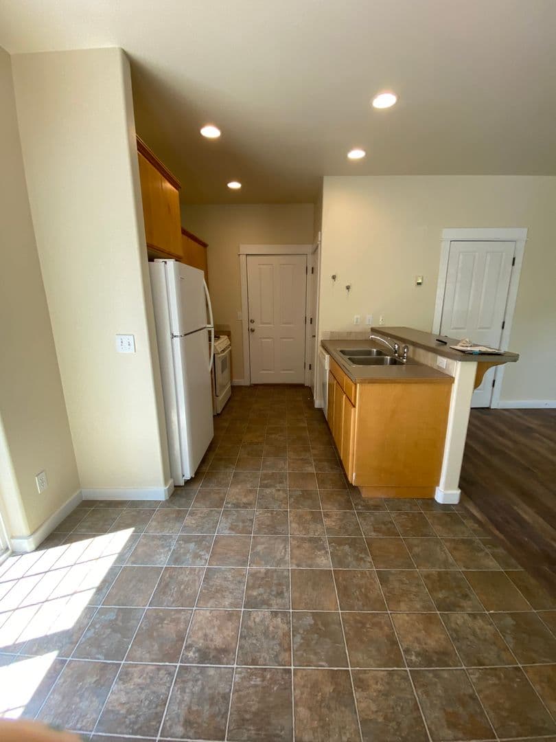 Bend Apartment: 1743 NE Lotus Drive