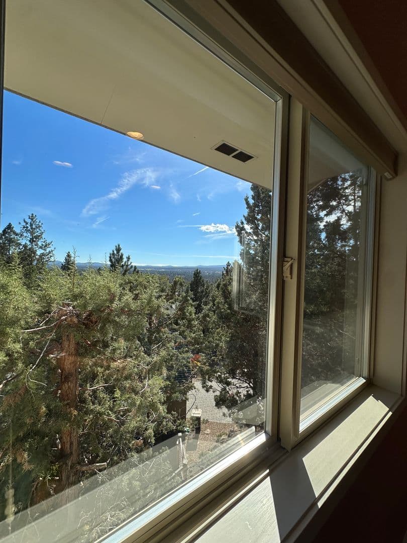 Bend House: 1959 NW Rimrock Dr.