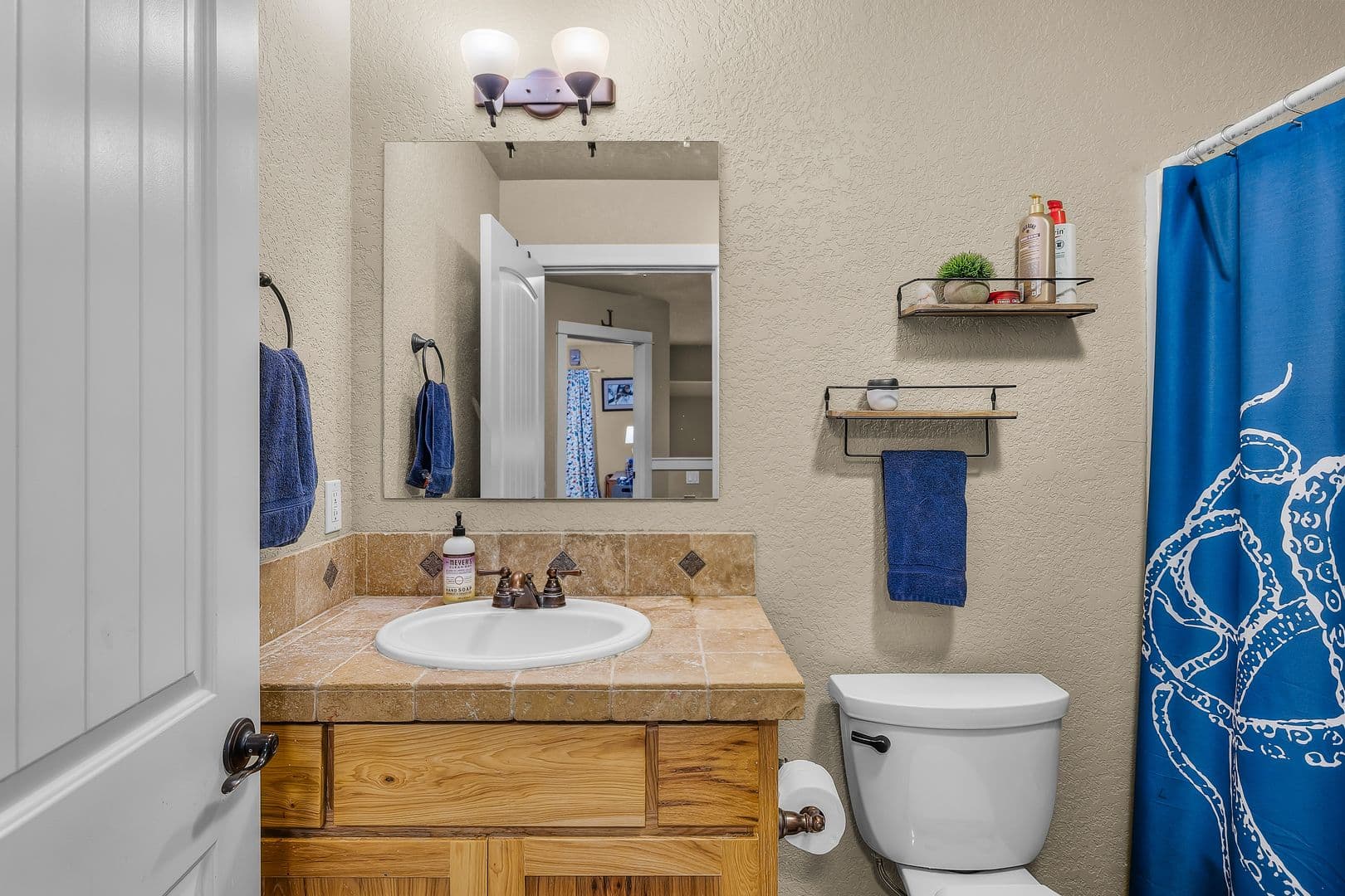 La Pine House: 53591 Brookie Way
