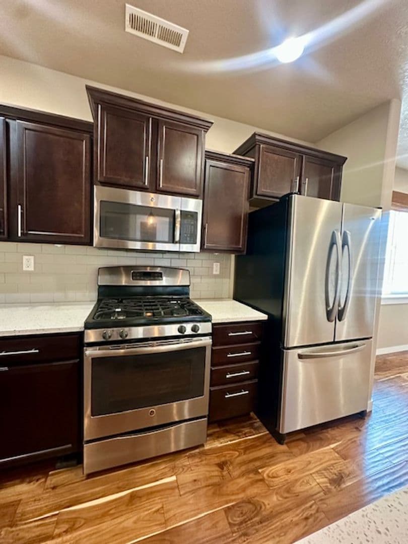 Bend House: 63266 Newhall Pl.
