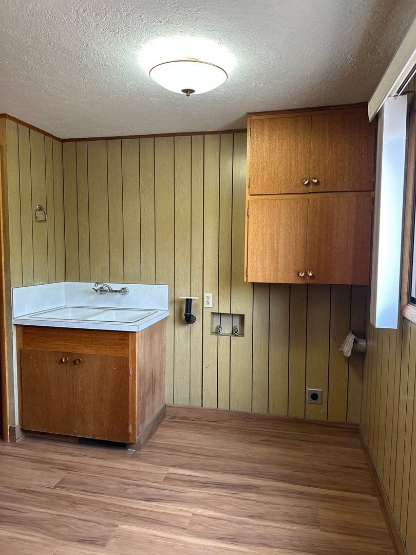 Bend House: 61456 SE Brosterhous Rd.