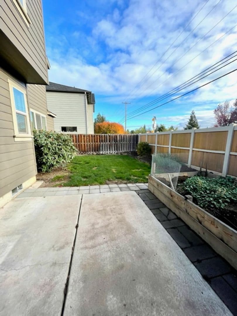 Bend House: 61236 Dayspring Dr.