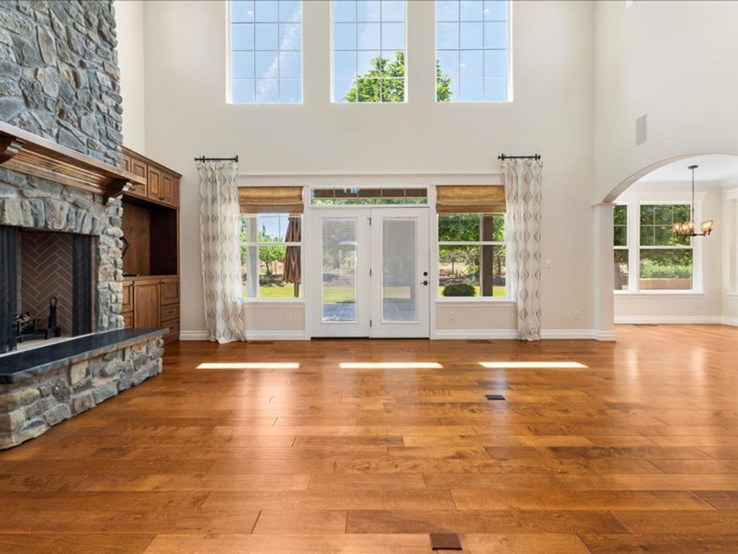 Bend House: 64420 Bailey Rd