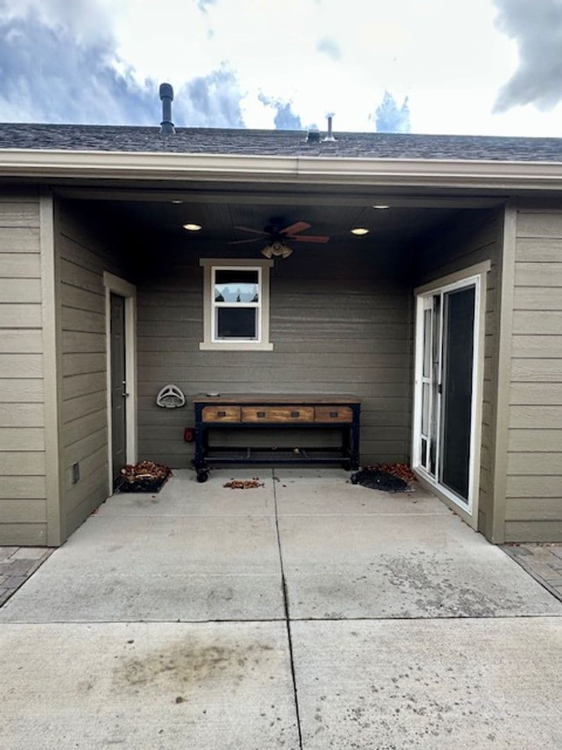 Bend House: 63266 Newhall Pl.