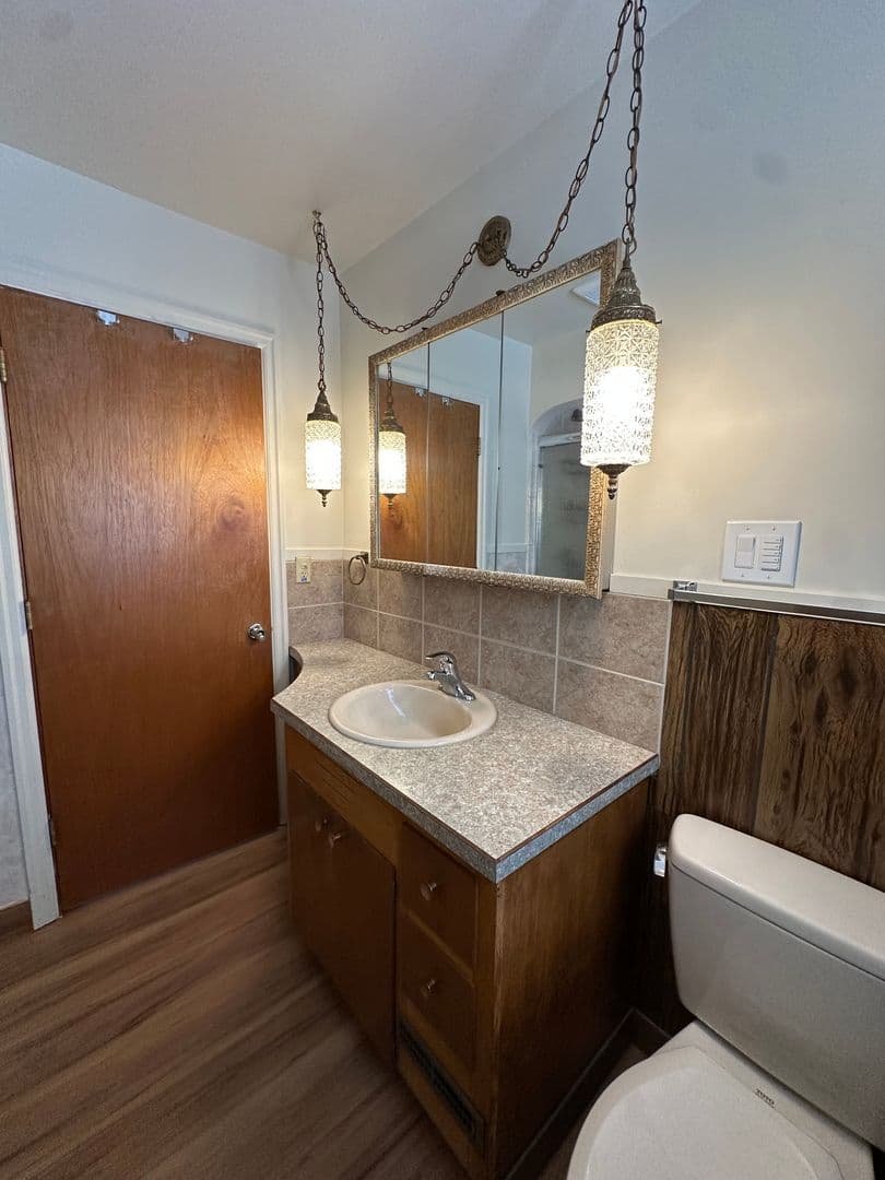 Bend House: 61456 SE Brosterhous Rd.