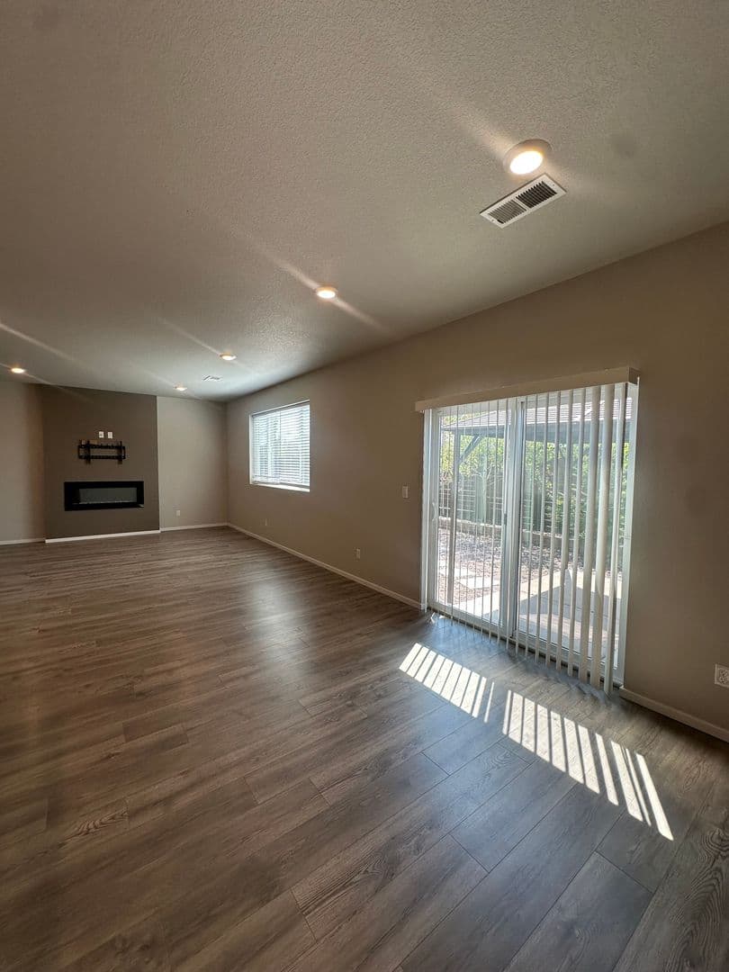 Bend House: 20629 SE Gemstone Ave