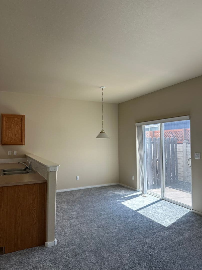 Bend Apartment: 20047 Beth Ave