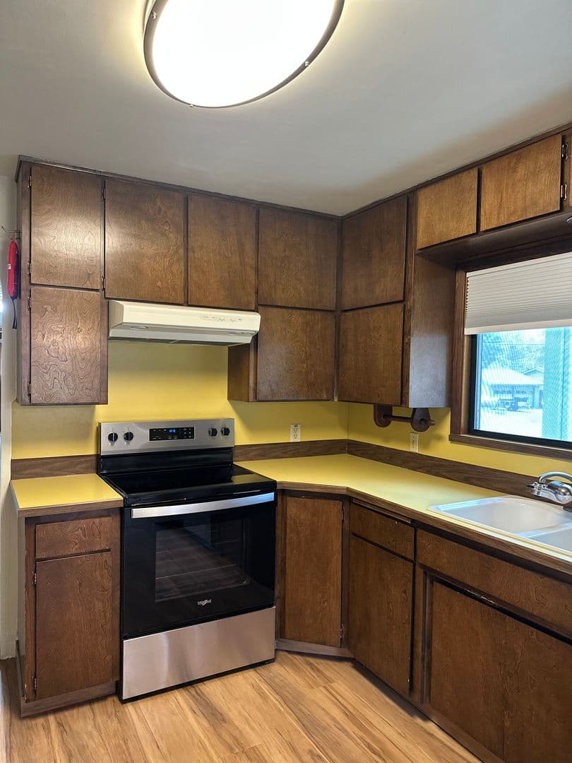 Bend House: 61456 SE Brosterhous Rd.