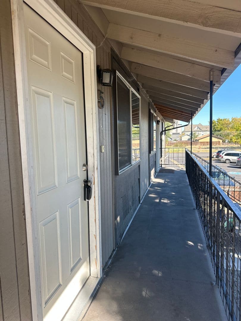 Prineville Apartment: 131 NW Deer St.